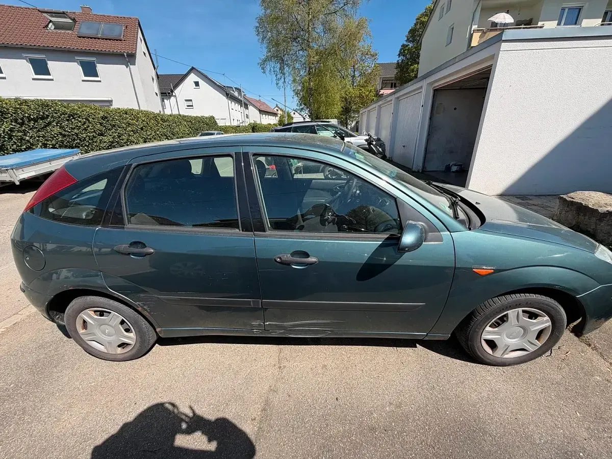Second-hand Ford Focus 100 CP (73 kW) 2003 Verde Hatchback