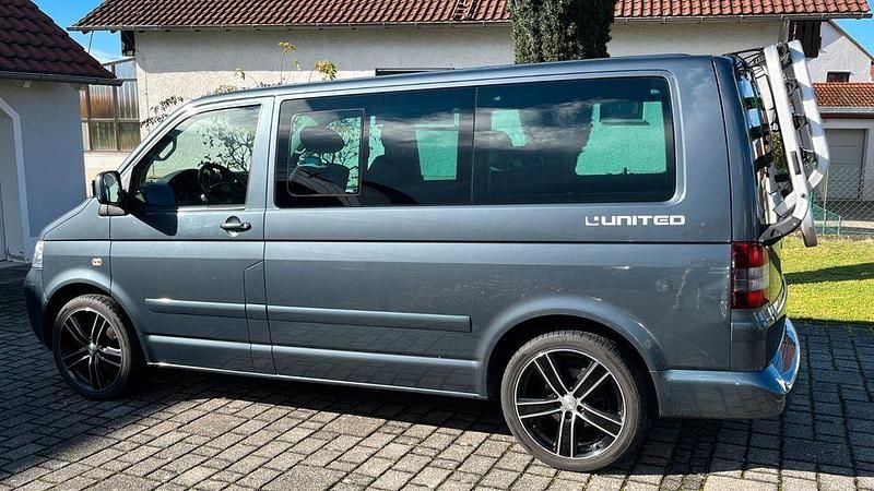 Grau Gebraucht 2009 VW Multivan United Van | 17.999 € - Bild 1/4