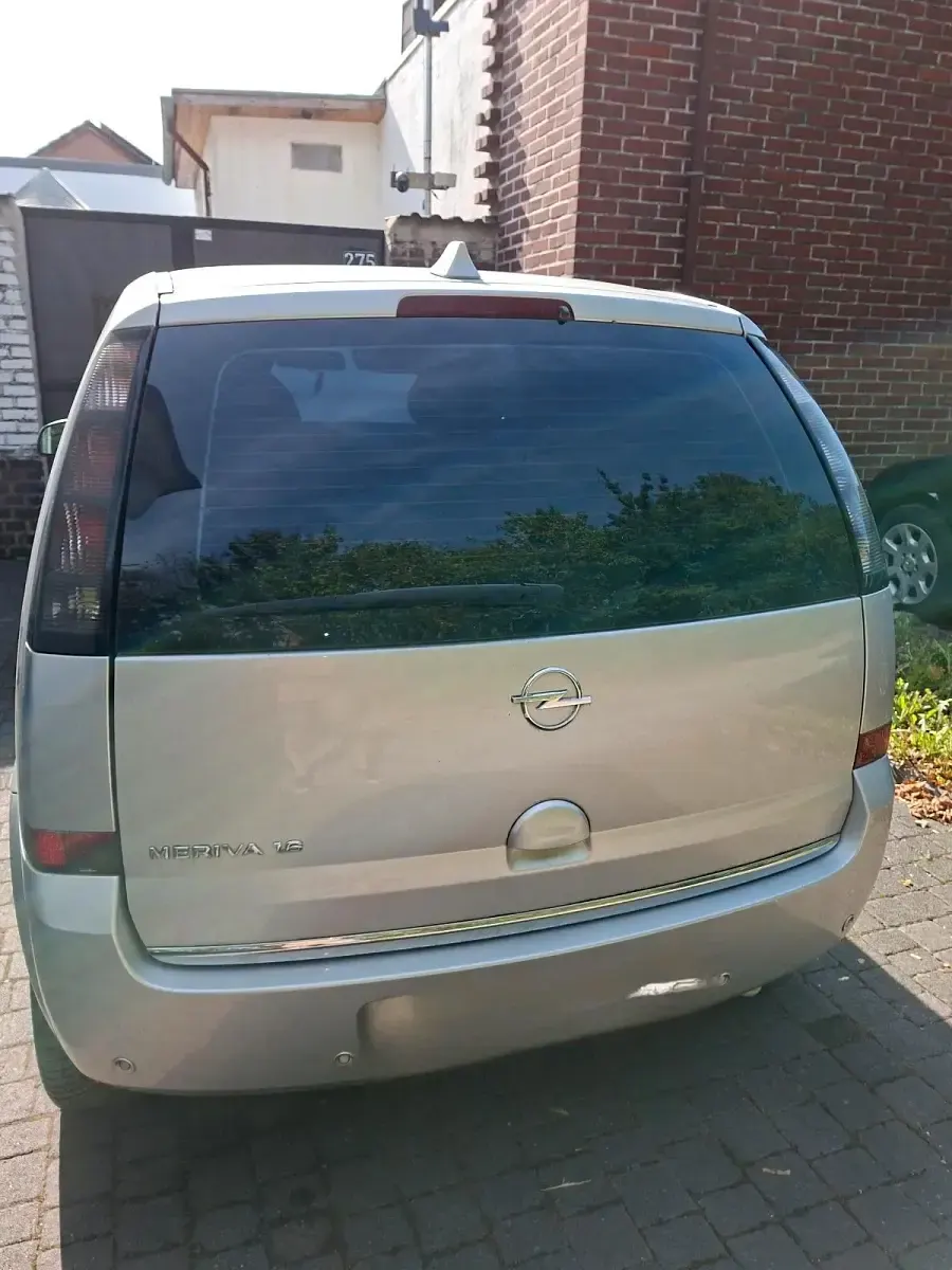 Gebraucht Opel Meriva 105 PS (77 kW) 2010 Silber Van / Kleinbus