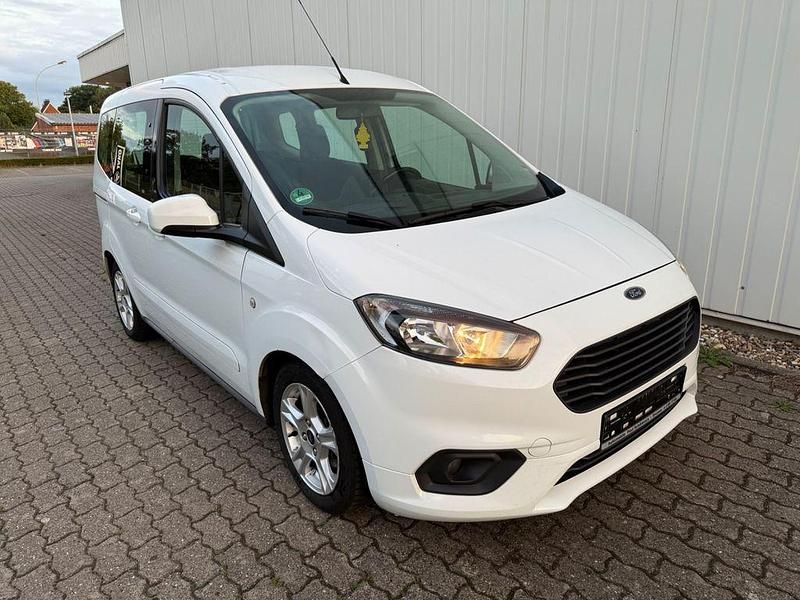 Weiß Gebraucht 2021 Ford Tourneo Courier Trend Van / Kleinbus | 5.900 € - Bild 1/4