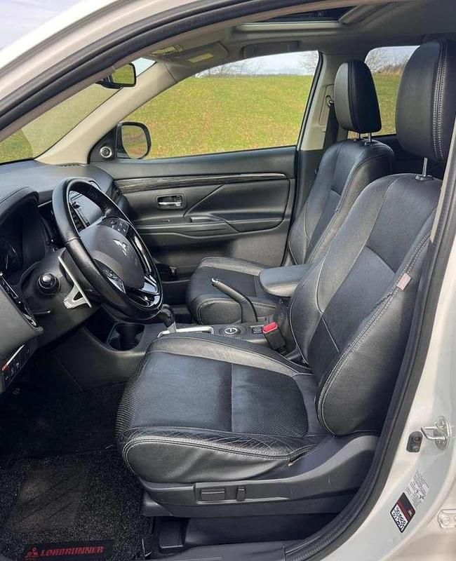 Gebraucht Mitsubishi Outlander Top 150 PS (110 kW) 2016 Perlmuttweiß (metallic) SUV