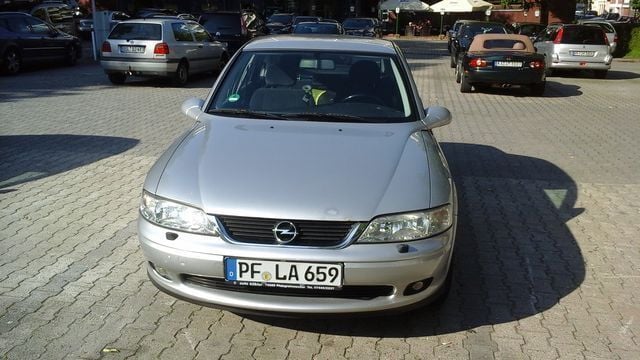 Gebraucht Opel Vectra 158 PS (116 kW) 2000 Silber metallic Limousine