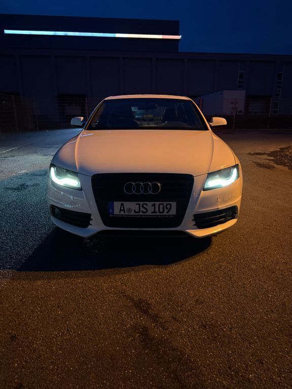 Weiß Gebraucht 2010 Audi A4 S-Line Limousine | 6.500 € (Guter Preis) - Bild 1/4