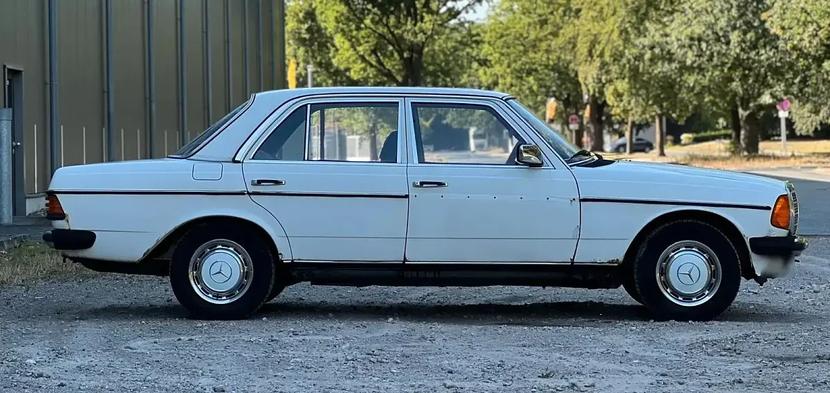 Gebraucht Mercedes 200 109 PS (80 kW) 1981 Weiß Limousine