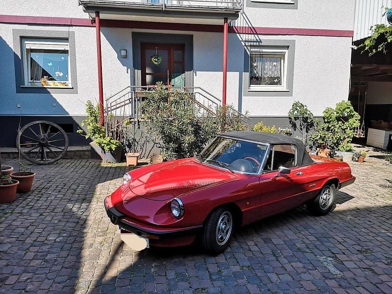 Rot Gebraucht 1987 Alfa Romeo Spider Cabrio | 11.999 € - Bild 1/4