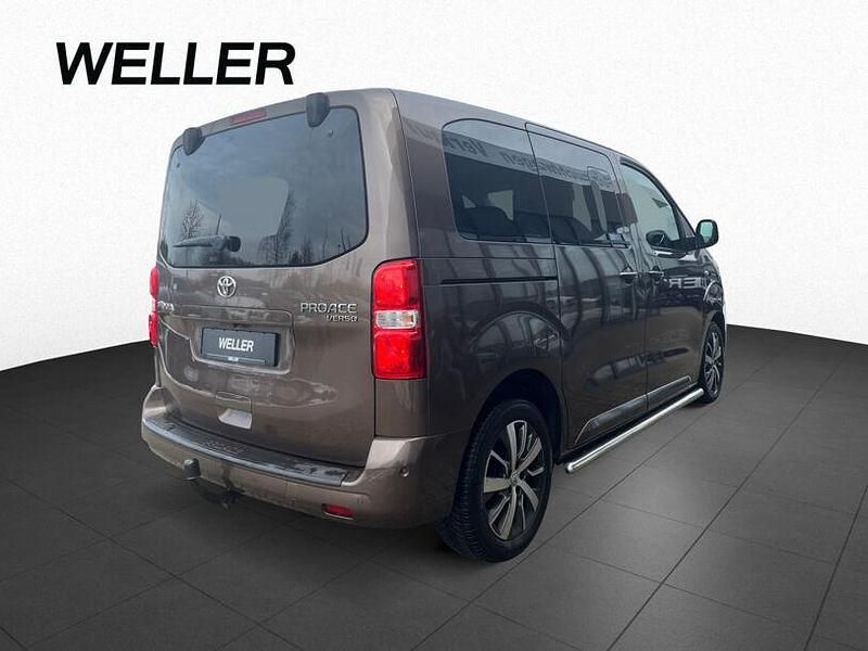 Gebraucht Toyota Proace Verso 150 PS (110 kW) 2018 Braun Kombi