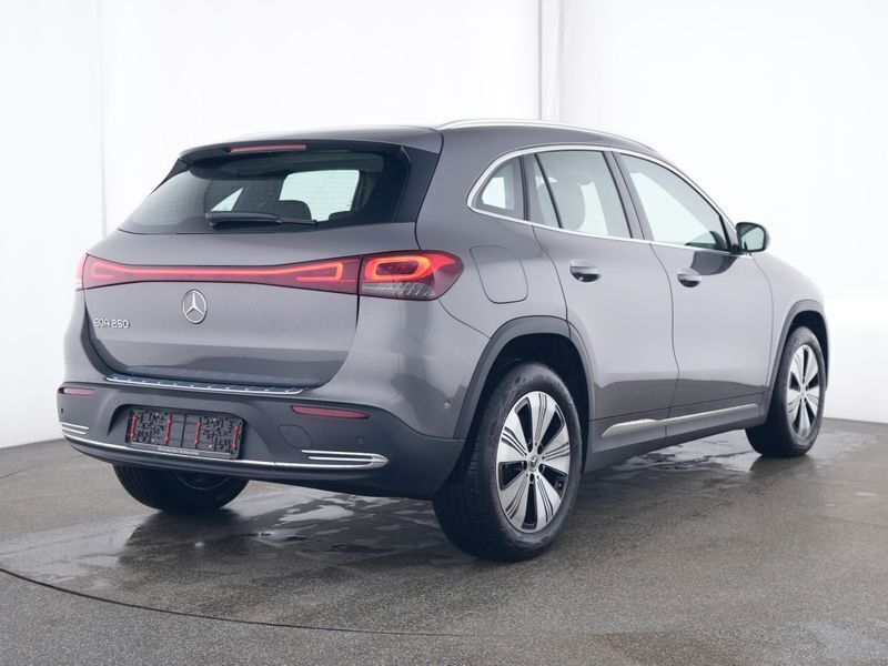 Gebraucht Mercedes EQA250 Progressive 139 kW (190 PS) 2023 Metalliclack mountaingrau SUV