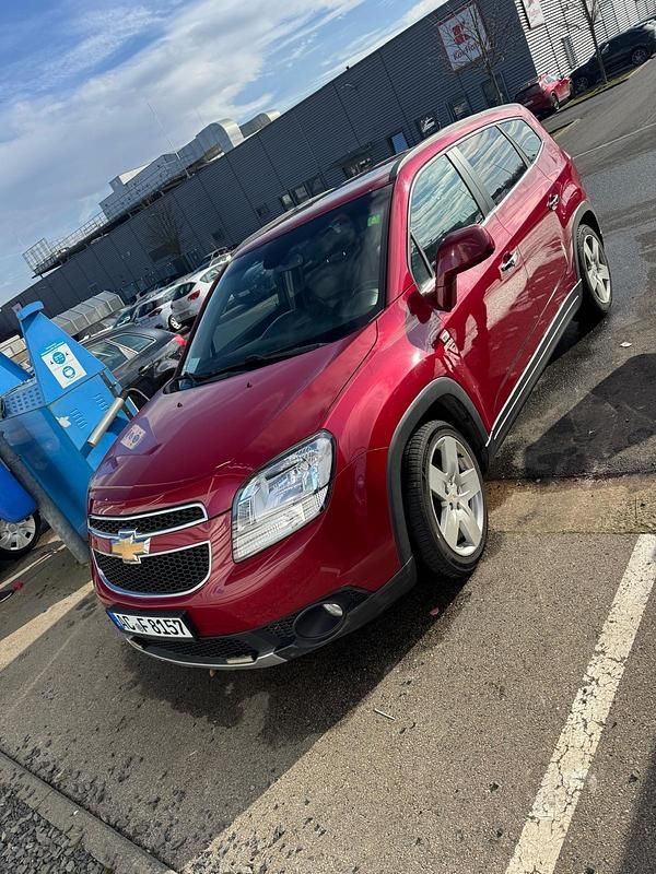 Rot Gebraucht 2012 Chevrolet Orlando Van / Kleinbus | 8.000 € (Fairer Preis) - Bild 1/4