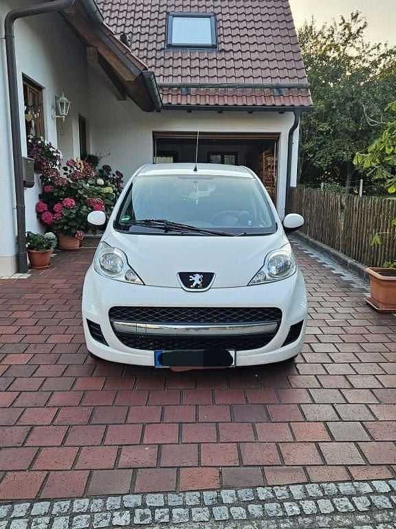 Weiß Gebraucht 2010 Peugeot 107 Kleinwagen | 1.190 € (Superpreis) - Bild 1/4