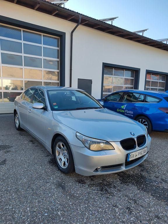 Silber Gebraucht 2005 BMW 523 Limousine | 3.950 € (Superpreis) - Bild 1/4