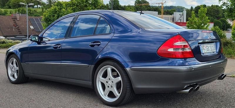 Gebraucht Mercedes E500 Elegance 306 PS (225 kW) 2003 Blau Limousine