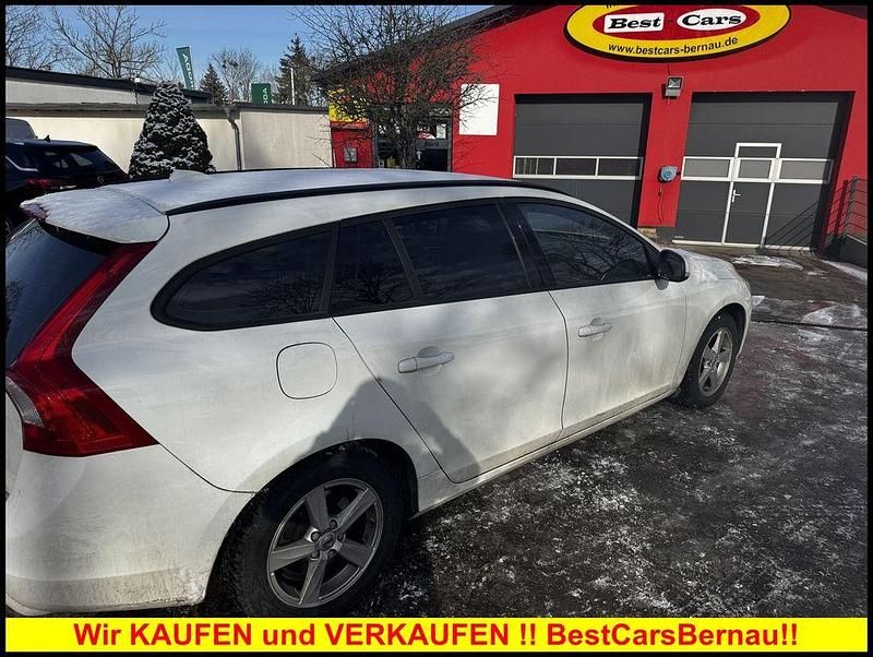 Gebraucht Volvo V60 152 PS (111 kW) 2018 Weiß Kombi