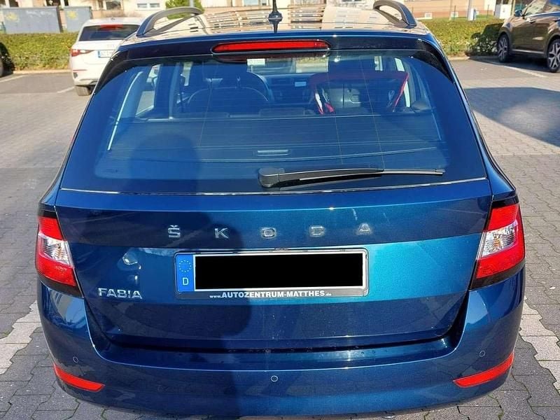 Gebraucht Skoda Fabia Ambition 95 PS (69 kW) 2020 Blau Kombi