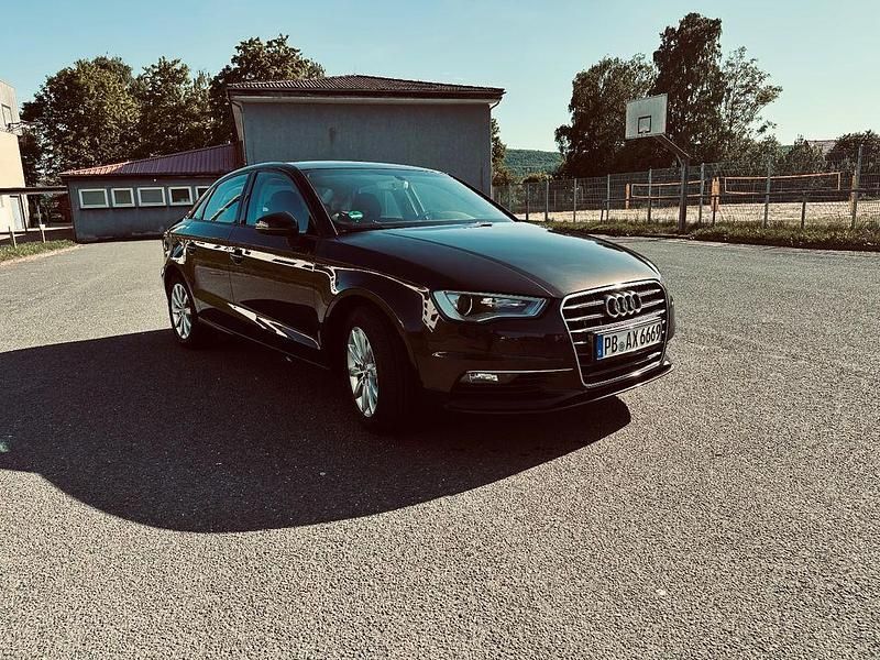 Braun Gebraucht 2016 Audi A3 Ambiente Limousine | 9.999 € (Superpreis) - Bild 1/4