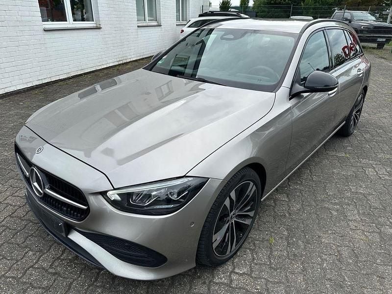 Grau Gebraucht 2022 Mercedes C220 Avantgarde Limousine | 25.950 € (Guter Preis) - Bild 1/4