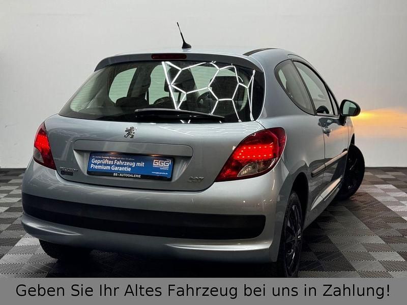 Gebraucht Peugeot 207 73 PS (53 kW) 2010 Silber Kleinwagen