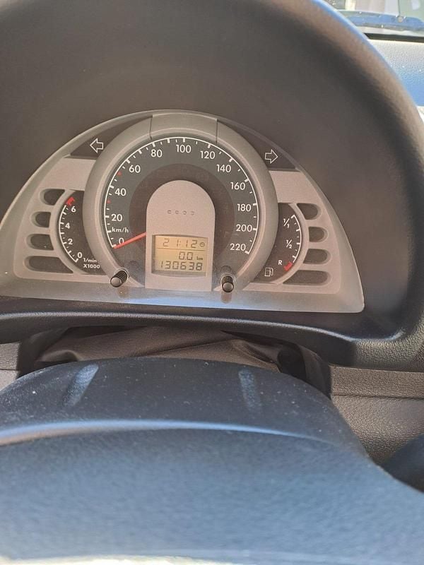 Silber Gebraucht 2010 VW Fox Kleinwagen | 2.450 € (Etwas zu teuer) - Bild 1/4