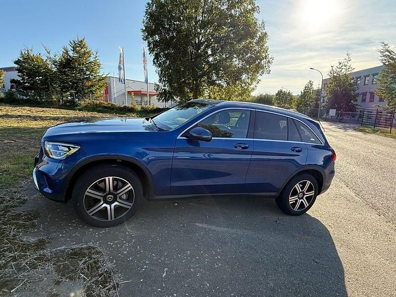 Blau Gebraucht 2021 Mercedes GLC300e SUV | 37.400 € (Superpreis) - Bild 1/4