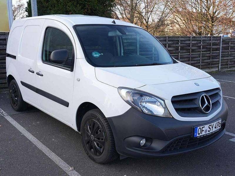 Weiß Gebraucht 2019 Mercedes Citan 109 Van | 9.900 € (Fairer Preis) - Bild 1/4