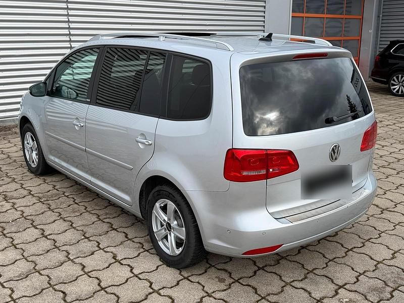 Gebraucht VW Touran Style 105 PS (77 kW) 2012 Silber Van / Kleinbus
