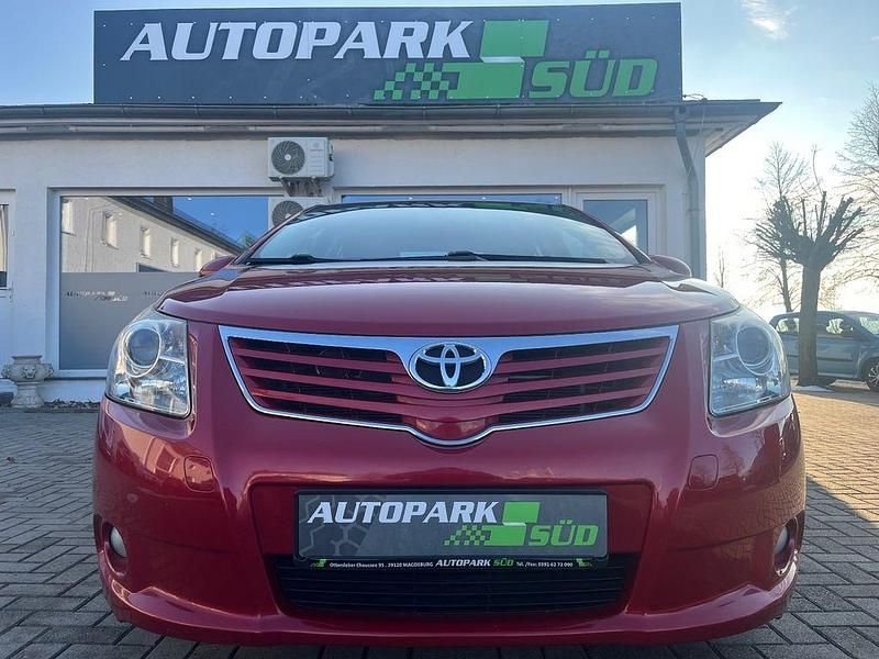 Rot Gebraucht 2010 Toyota Avensis Sol Limousine | 5.990 € (Fairer Preis) - Bild 1/4
