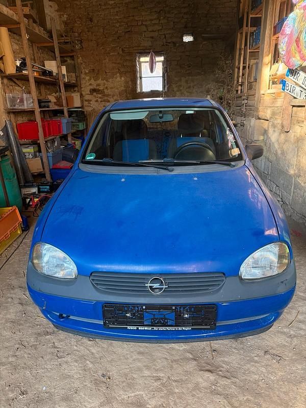 Blau Gebraucht 1998 Opel Corsa Kleinwagen | 1.299 € (Fairer Preis) - Bild 1/4