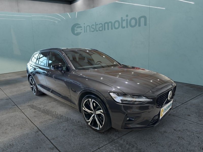 Grau Gebraucht 2023 Volvo V60 Plus Kombi | 36.700 € (Teuer) - Bild 1/4