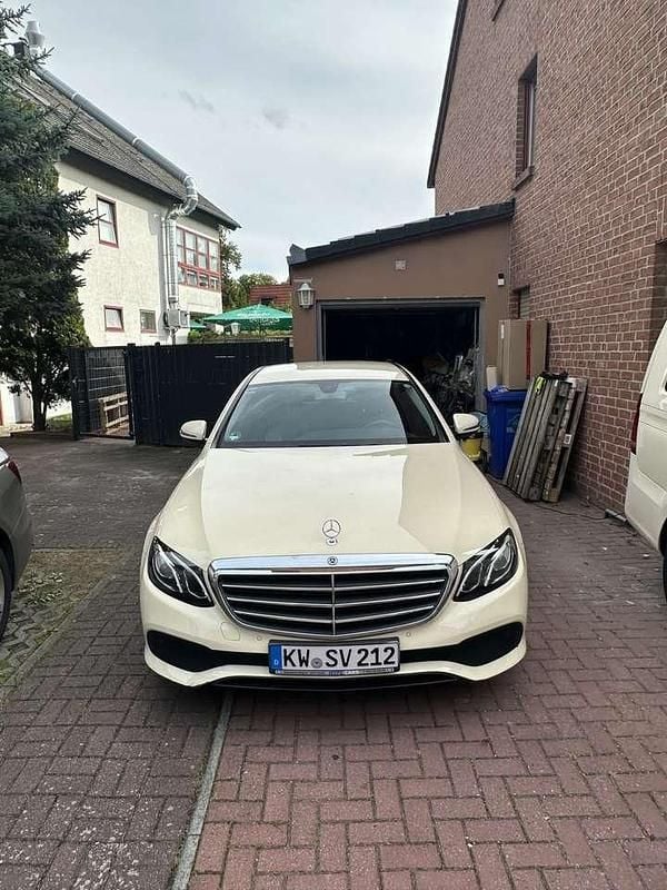 Gebraucht 2020 Mercedes E200 Exclusive Limousine | 19.900 € (Superpreis) - Bild 1/4