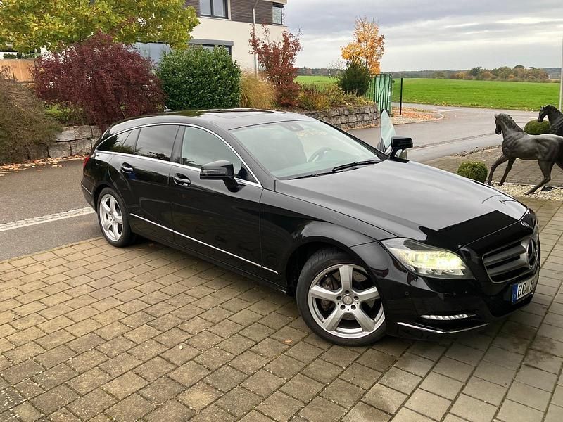 Schwarz Gebraucht 2013 Mercedes CLS350 Limousine | 14.000 € (Superpreis) - Bild 1/3