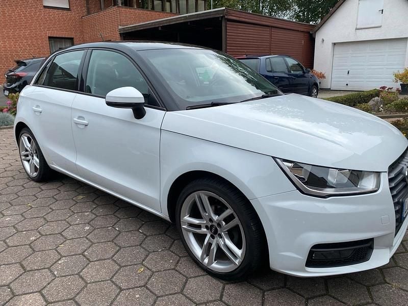 Weiß Gebraucht 2015 Audi A1 Sportback Kleinwagen | 9.300 € (Fairer Preis) - Bild 1/4