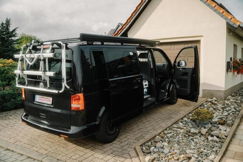 Schwarz Gebraucht 2012 VW T5 Van | 20.000 € (Teuer) - Bild 1/4