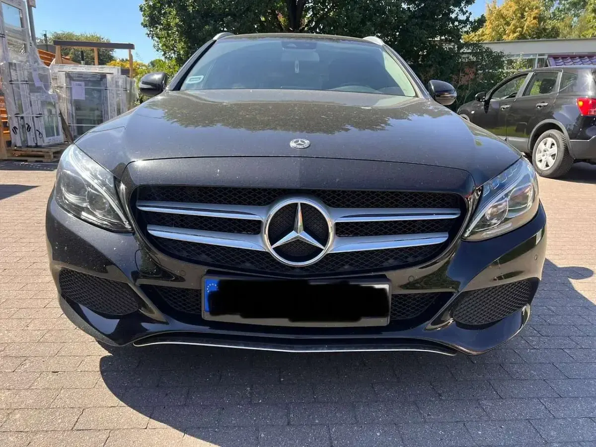 Gebraucht Mercedes C180 156 PS (114 kW) 2018 Schwarz  unilack Kombi