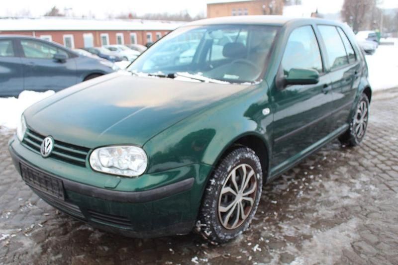 Grün Gebraucht 2002 VW Golf Limousine | 2.999 € (Etwas zu teuer) - Bild 1/4