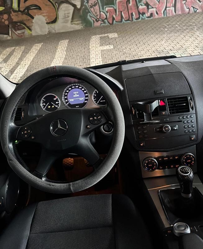 Schwarz Gebraucht 2009 Mercedes C200 Limousine | 4.499 € (Guter Preis) - Bild 1/4