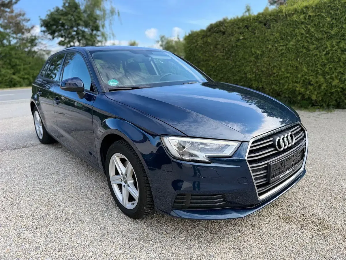 Gebraucht Audi A3 Basis 150 PS (110 kW) 2017 Blau Limousine