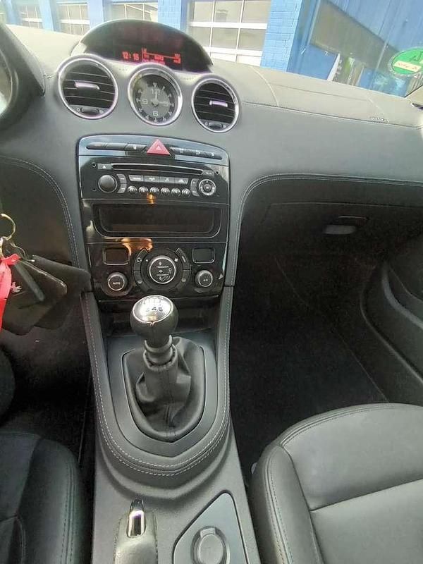 Gebraucht Peugeot RCZ Basis 156 PS (114 kW) 2012 Metallic schwarz perla nera Coupé