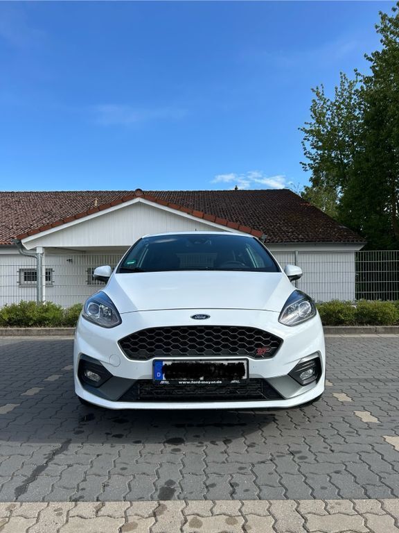 Weiß Gebraucht 2019 Ford Fiesta ST Kleinwagen | 16.000 € (Fairer Preis) - Bild 1/4