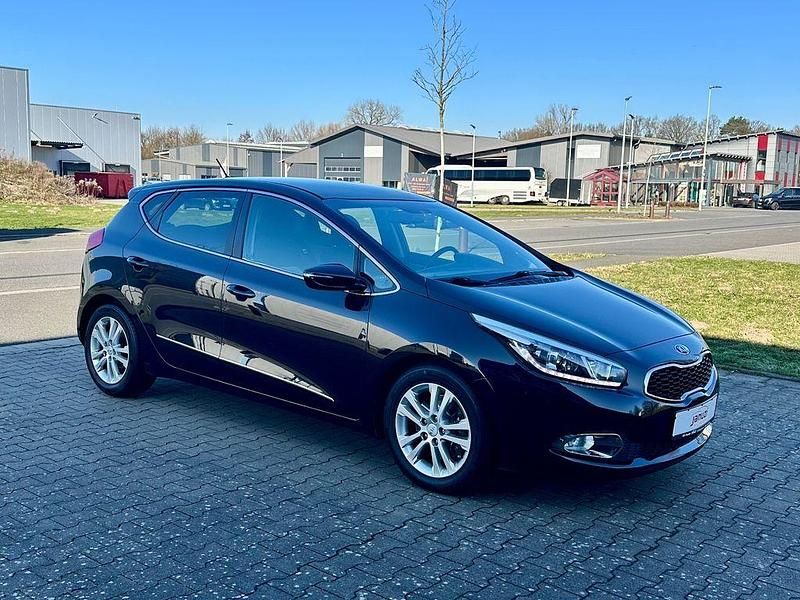Gebraucht Kia Ceed Spirit 135 PS (99 kW) 2013 Schwarz Kleinwagen