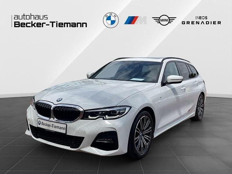 Alpinweiß uni Gebraucht 2022 BMW 320 M Sport Kombi | 32.889 € (Guter Preis) - Bild 1/4