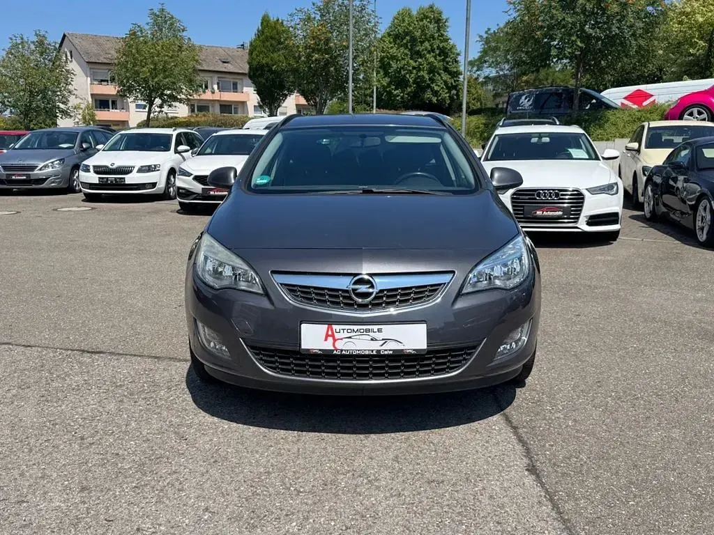 Gebraucht Opel Astra Design Edition 101 PS (74 kW) 2011 Grau Kombi