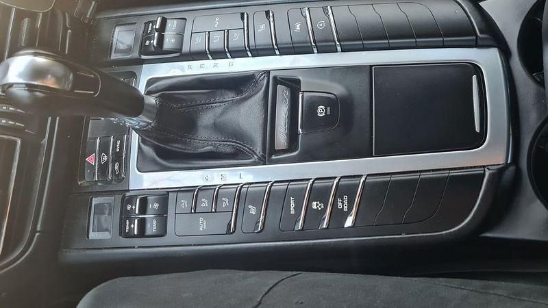 Gebraucht Porsche Macan 245 PS (180 kW) 2019 Blau SUV