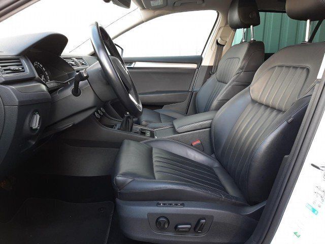 Gebraucht Skoda Superb Style 190 PS (139 kW) 2016 Weiß Kombi