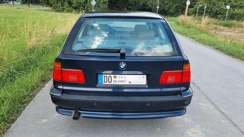 Gebraucht BMW 528 193 PS (141 kW) 1999 Blau Kombi