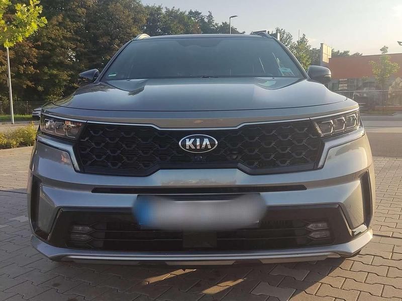 Grau Gebraucht 2021 Kia Sorento Platinum SUV | 38.950 € (Fairer Preis) - Bild 1/4