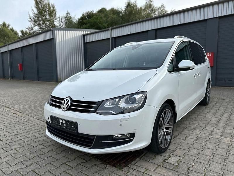 Weiß Gebraucht 2013 VW Sharan Highline Van / Kleinbus | 11.490 € (Superpreis) - Bild 1/4