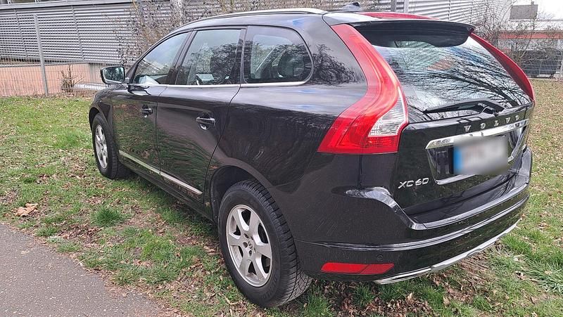 Second-hand Volvo XC60 190 CP (139 kW) 2016 Negru SUV
