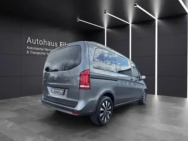Gebraucht Mercedes V250 190 PS (139 kW) 2022 Grau Van / Kleinbus