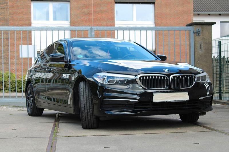 Schwarz Gebraucht 2017 BMW 520 Efficient Dynamics Limousine | 19.900 € (Fairer Preis) - Bild 1/4