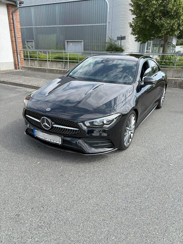 Schwarz Gebraucht 2021 Mercedes CLA200 AMG line Coupé | 30.500 € (Fairer Preis) - Bild 1/4