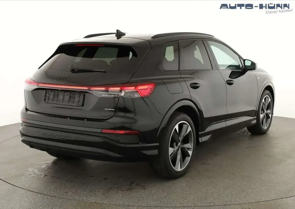 Nouă Audi Q4 e-tron S-Line 210 kW (286 CP) 2026 Negru SUV